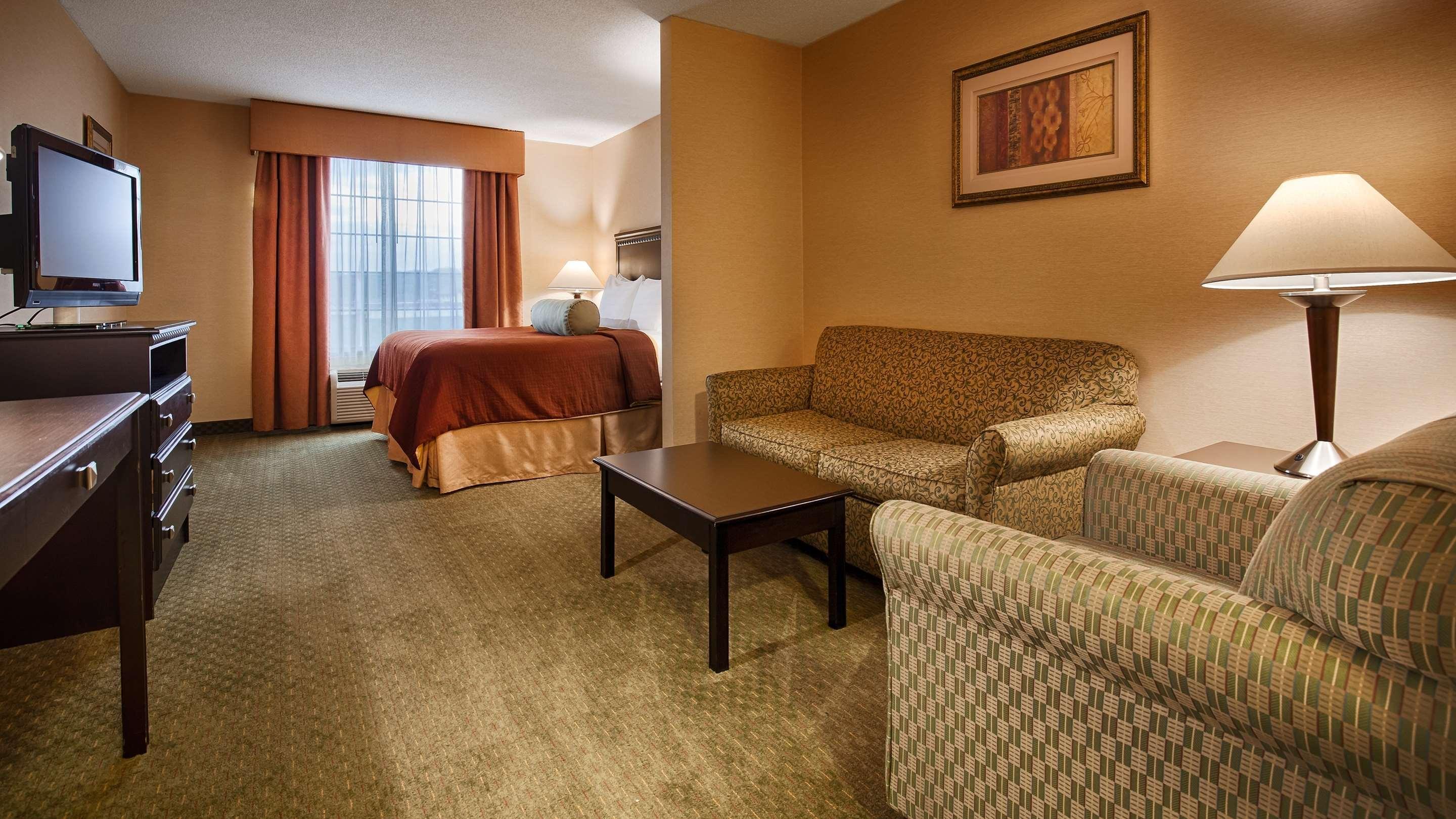 Best Western Plus Victor Inn & Suites Exterior photo